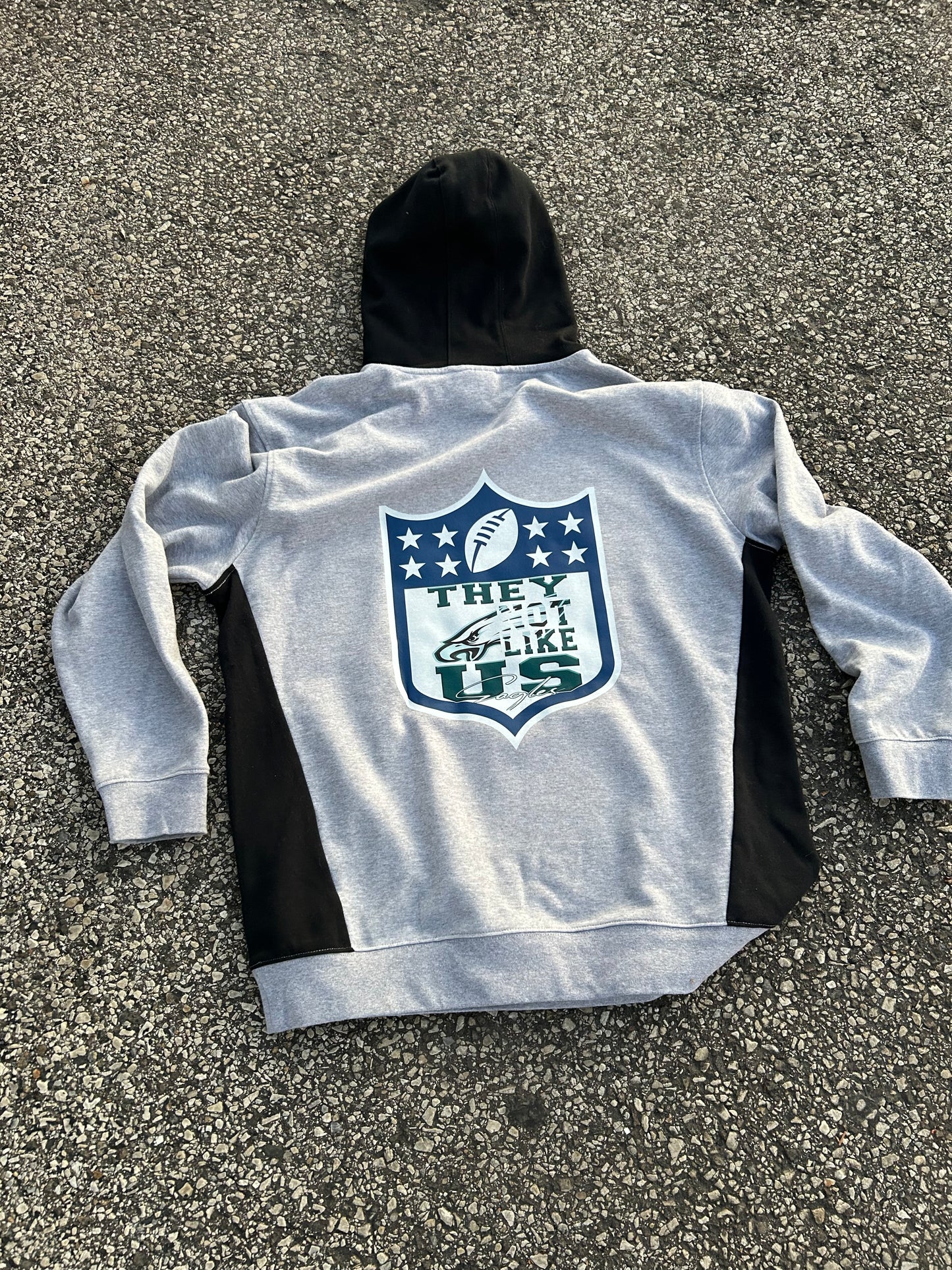 Eagles hoodies / t-shirts